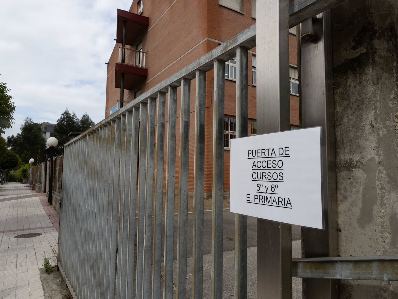 Los docentes ultiman los detalles para que el regreso a las aulas cumpla con los requisitos de seguridad.