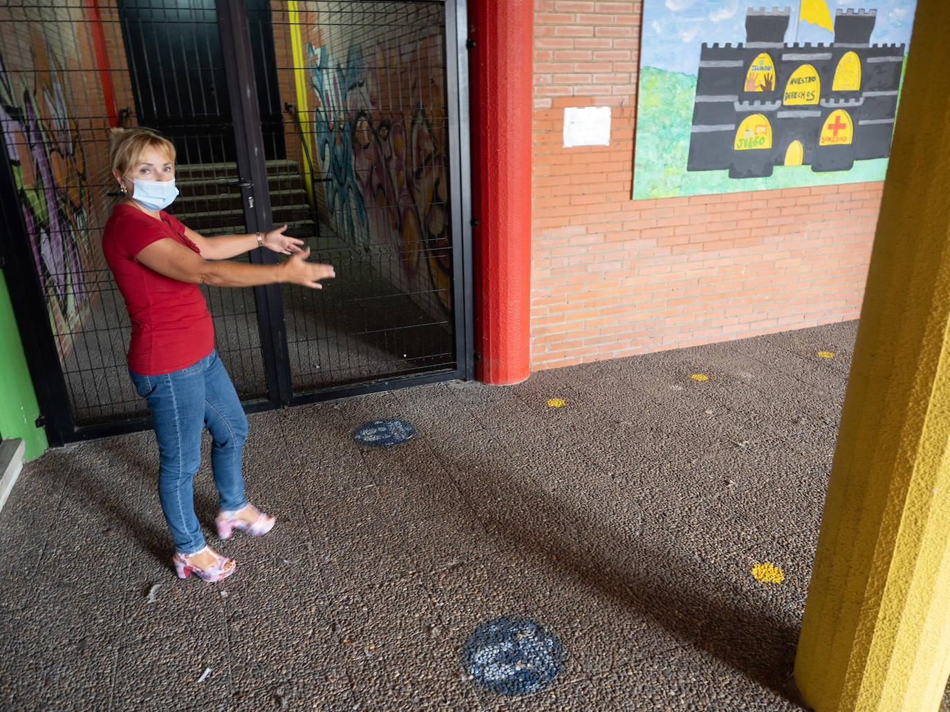 Los docentes ultiman los detalles para que el regreso a las aulas cumpla con los requisitos de seguridad.