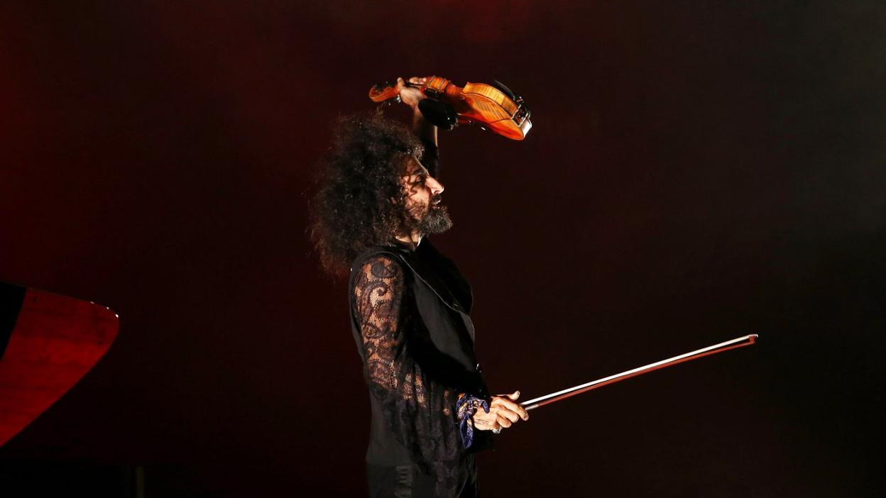 El violinista frente a su público en el concierto de ayer, previo al día grande de San Mateo. 