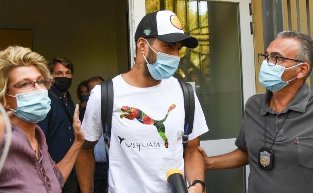 Luis Suárez, en Italia tras pasar el examen.