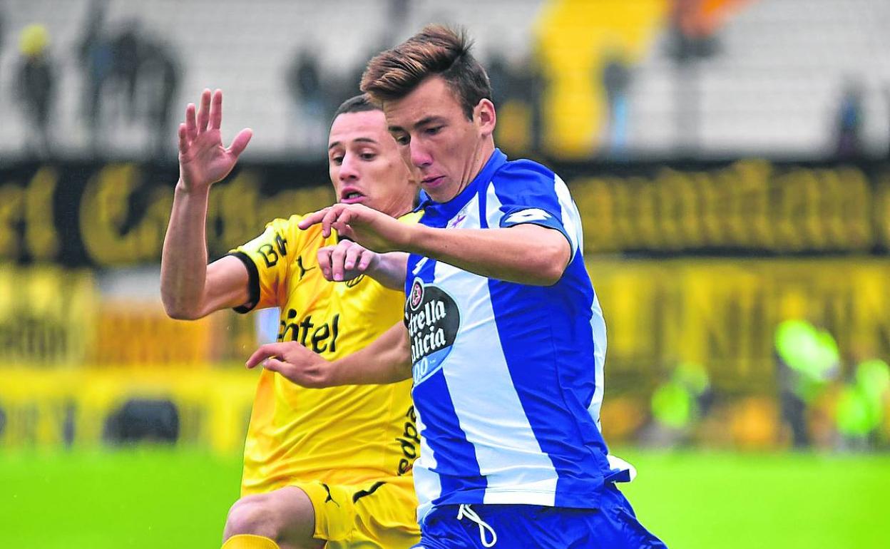 El cántabro Saúl García, durante un partido con el Deportivo de La Coruña. 
