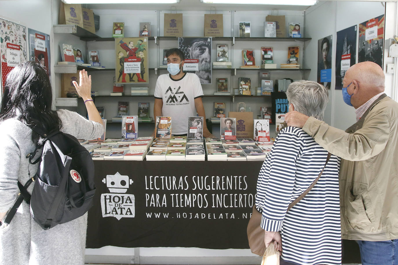 Dos carpas y 44 casetas de librerías y editoriales, instaladas en el paseo de Begoña y la calle de Tomás y Valiente, serán el corazón de esta cita con la cultura, que cuenta con el apoyo del Aula de Cultura de EL COMERCIO. Será hasta este domingo 27.