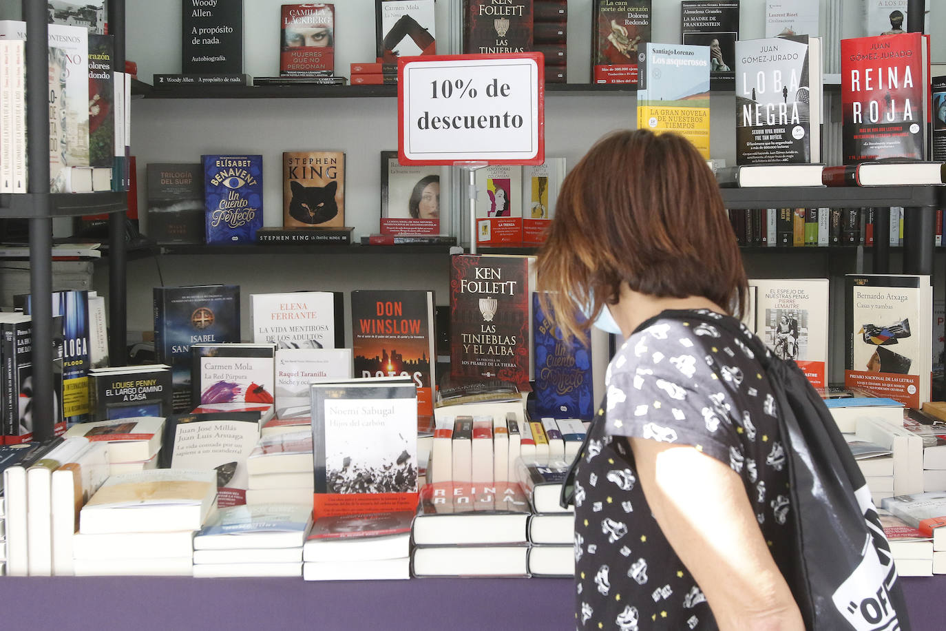 Dos carpas y 44 casetas de librerías y editoriales, instaladas en el paseo de Begoña y la calle de Tomás y Valiente, serán el corazón de esta cita con la cultura, que cuenta con el apoyo del Aula de Cultura de EL COMERCIO. Será hasta este domingo 27.