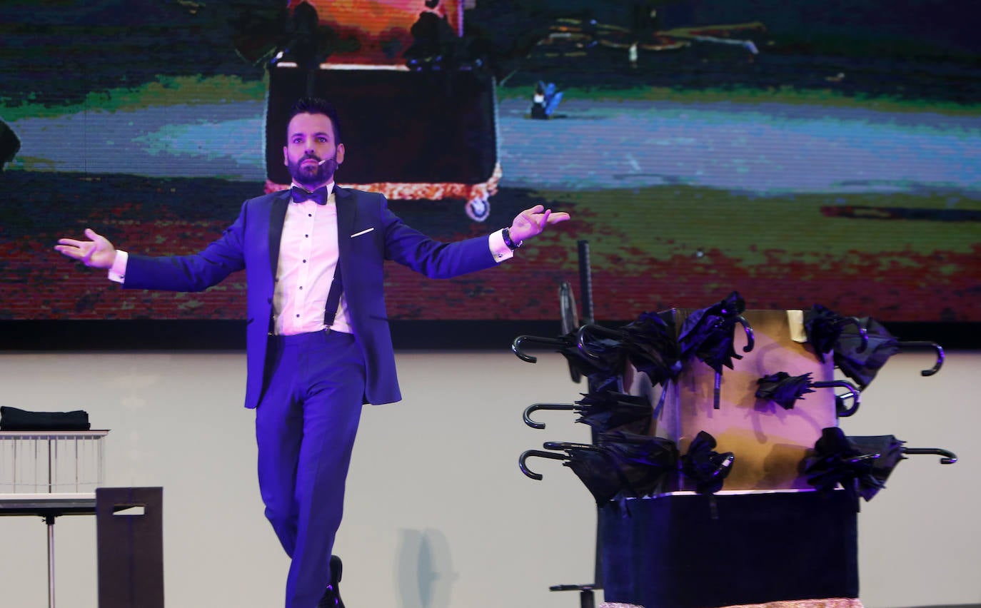El ilusionista pone el broche final la programación de las fiestas de San Mateo con un espectáculo dirigido al público infantil. 