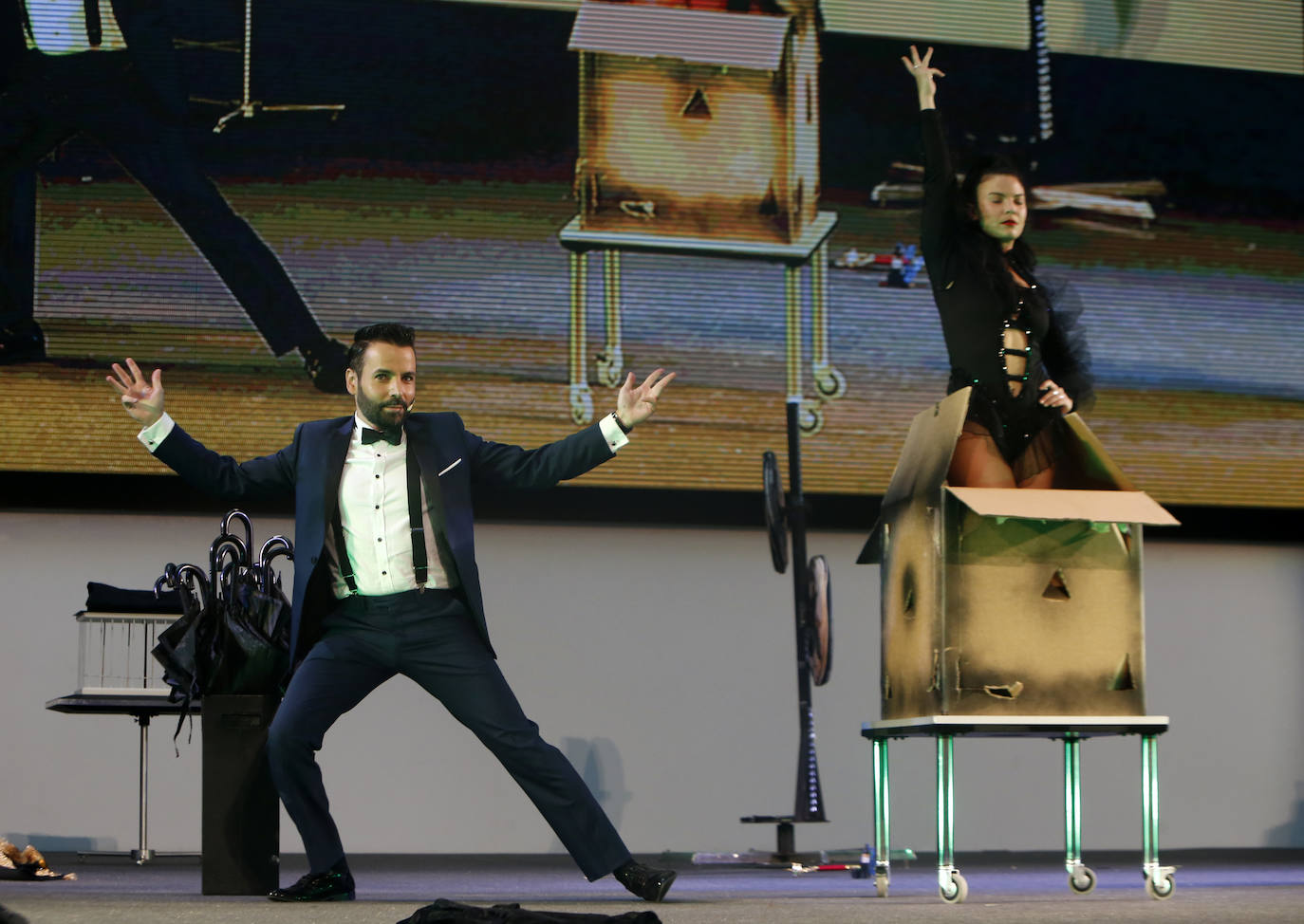 El ilusionista pone el broche final la programación de las fiestas de San Mateo con un espectáculo dirigido al público infantil. 