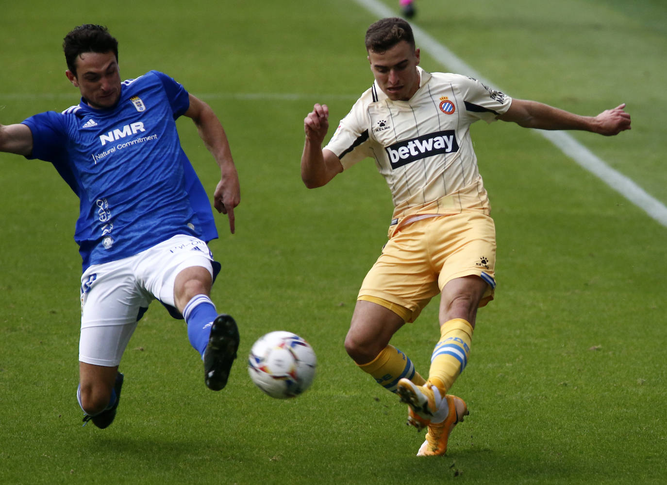 El conjunto azul encaja su primera derrota de la temporada en casa. 