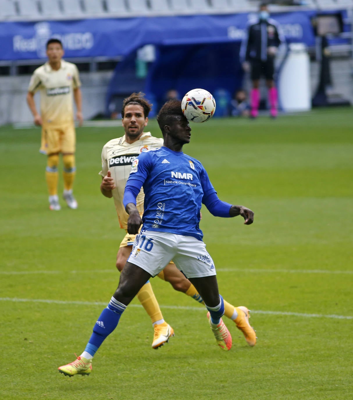 El conjunto azul encaja su primera derrota de la temporada en casa. 