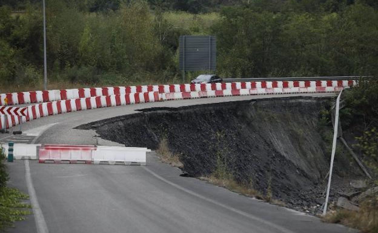 El corredor del Aller, la AS-112, a la altura de Moreda.