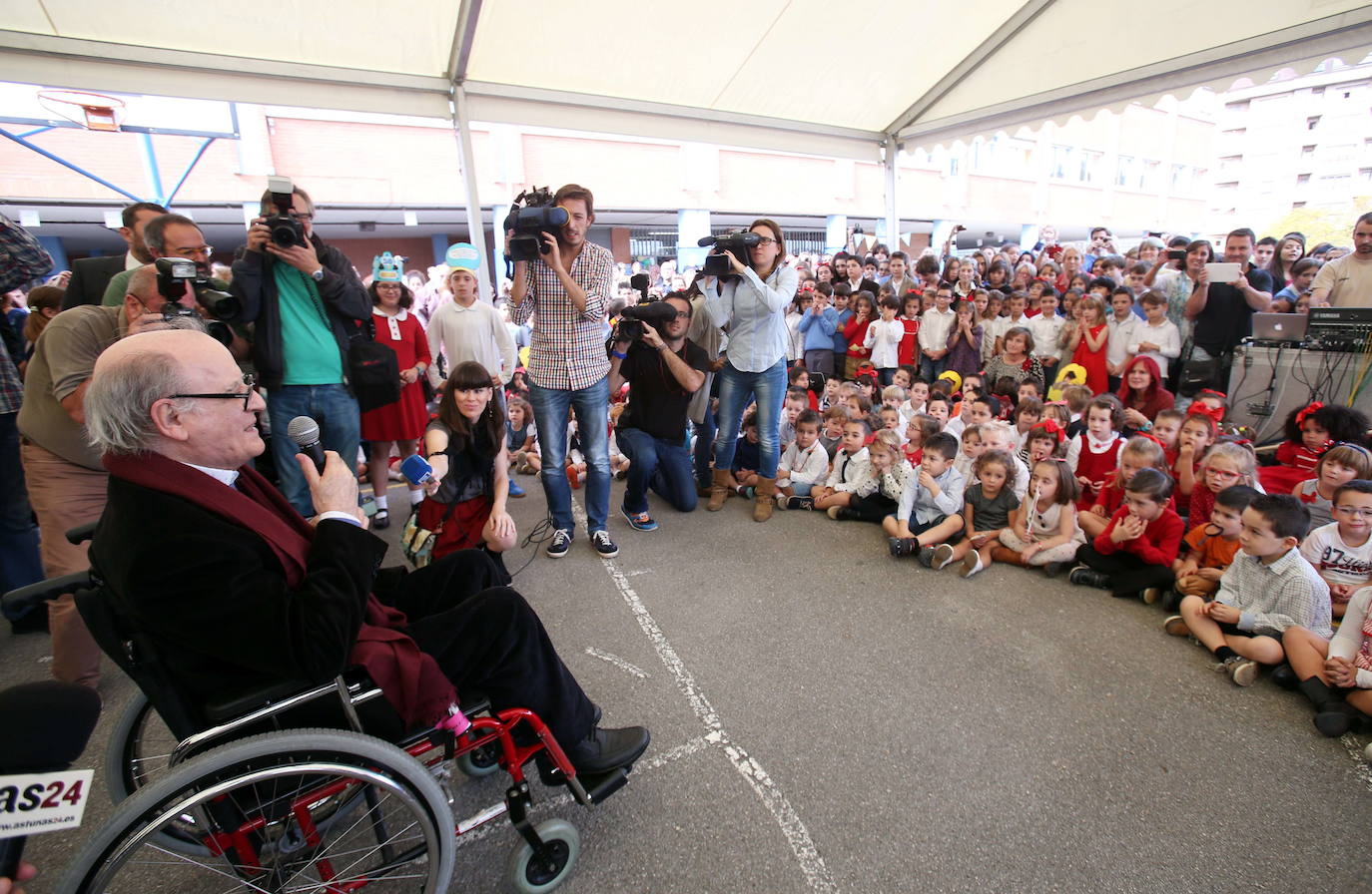 El dibujante argentino Joaquín Salvador Lavado, conocido como 'Quino' y popular por ser el creador de Mafalda, ha fallecido este miércoles en Mendoza, su ciudad natal, a los 88 años. Entre sus muchos reconocimientos, Quino obtuvo en 2014 el Premio Príncipe de Asturias de Comunicación y Humanidades. 