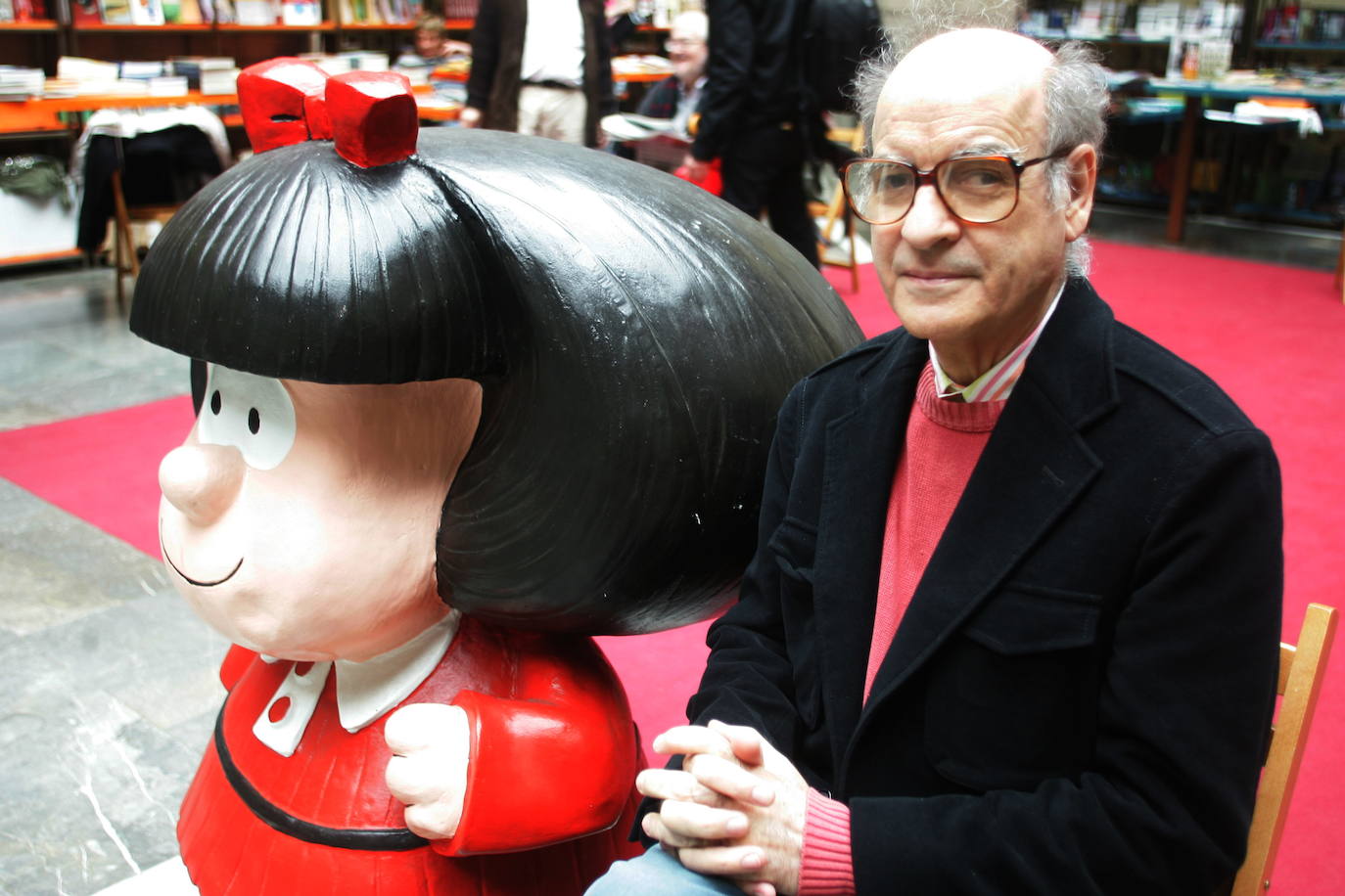 El dibujante argentino Joaquín Salvador Lavado, conocido como 'Quino' y popular por ser el creador de Mafalda, ha fallecido este miércoles en Mendoza, su ciudad natal, a los 88 años. Entre sus muchos reconocimientos, Quino obtuvo en 2014 el Premio Príncipe de Asturias de Comunicación y Humanidades. 