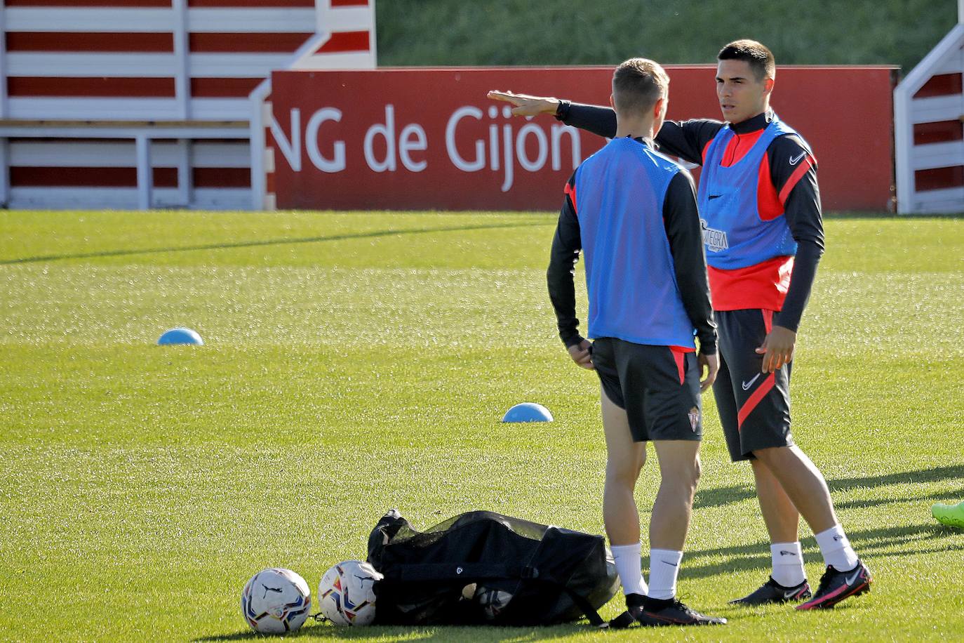 Los jugadores del Sporting tienen hoy una jornada bastante exigente, que se completará con un entrenamiento vespertino