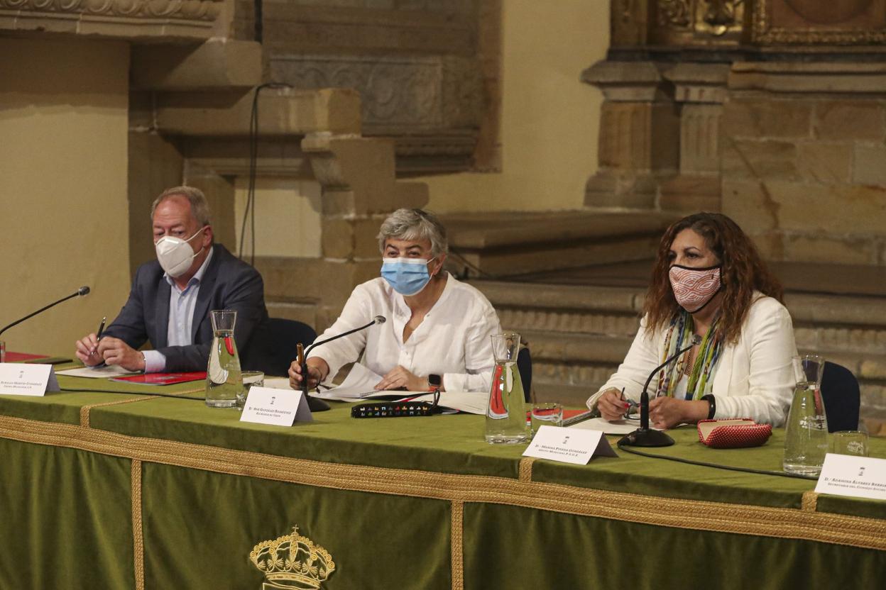 La alcaldesa, Ana González. 