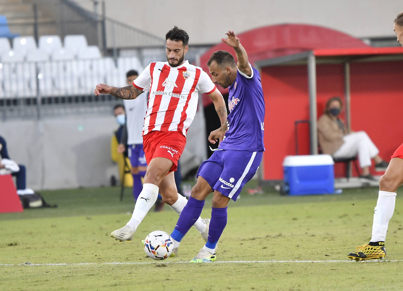 El Sporting cosechó los tres puntos en el estadio del Almería gracias a un tanto de Djuka. Los gijoneses siguen en lo más alto de la clasificación con cuatro victorias en otros tantos partidos.