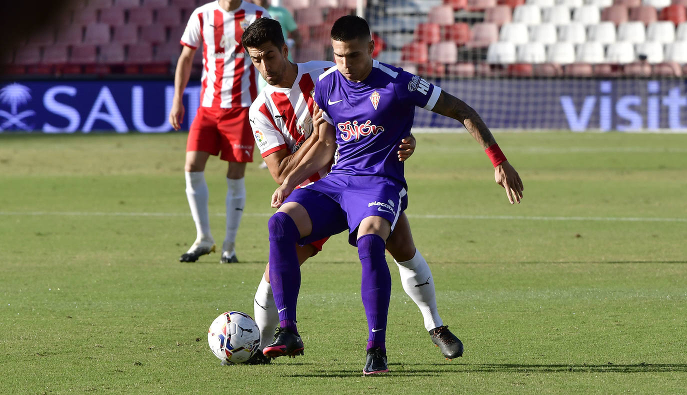 El Sporting cosechó los tres puntos en el estadio del Almería gracias a un tanto de Djuka. Los gijoneses siguen en lo más alto de la clasificación con cuatro victorias en otros tantos partidos.