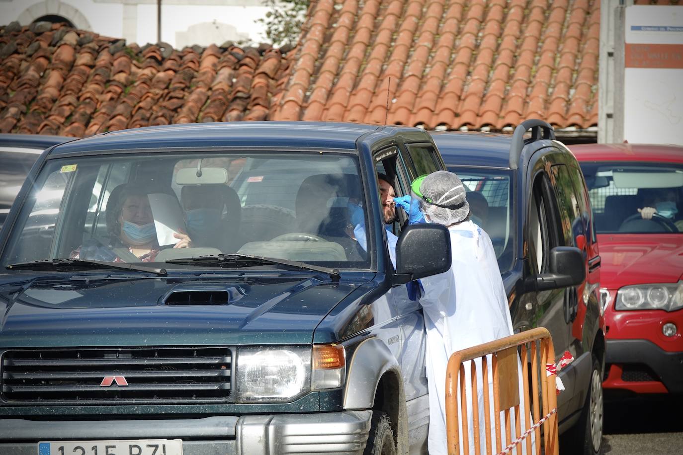Después de que este lunes se decretara la alerta naranja, los vecinos de Ponga fueron llamados a realizar las pruebas PCR para controlar el virus en el concejo.