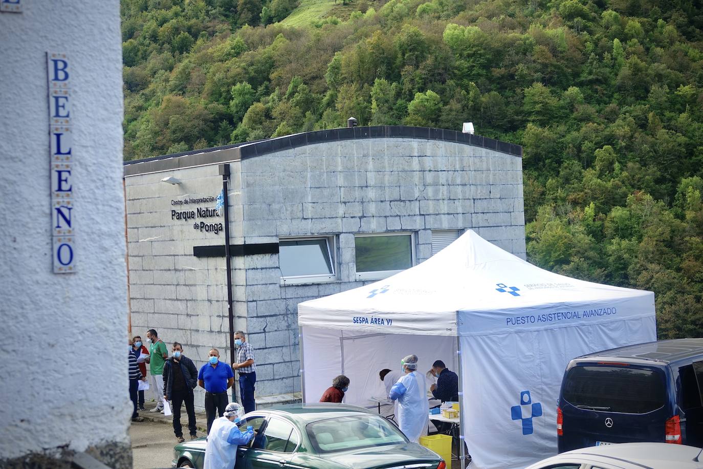 Después de que este lunes se decretara la alerta naranja, los vecinos de Ponga fueron llamados a realizar las pruebas PCR para controlar el virus en el concejo.