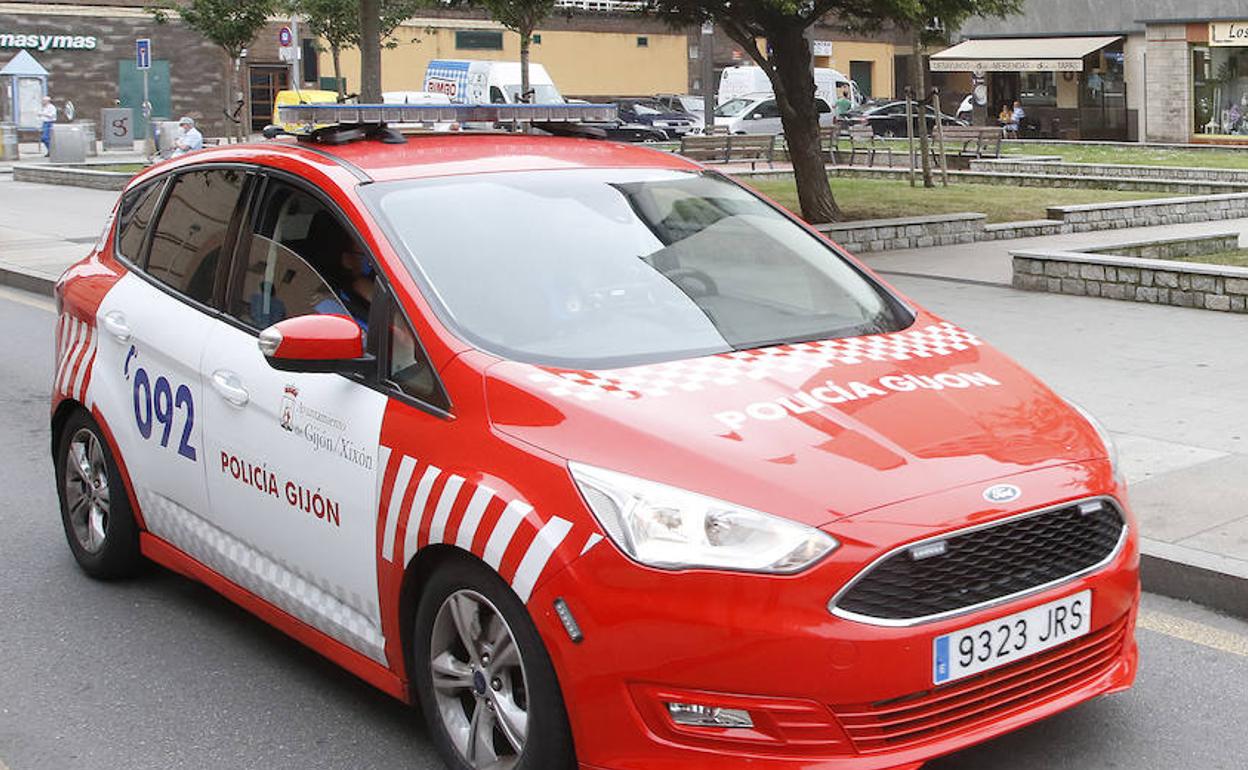 Coche de la Policía Local de Gijón 