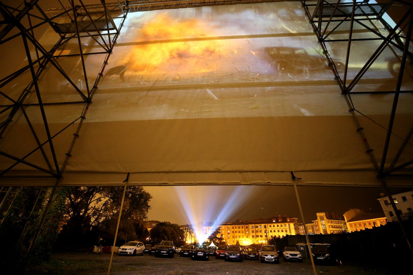 La Fábrica de los Premios Princesa reúne desde un autocine hasta distintas actividades como recitales poéticos, sala de rally virtual o conciertos. Todo ello en las instalaciones de la Fábrica de Armas de la Vega.