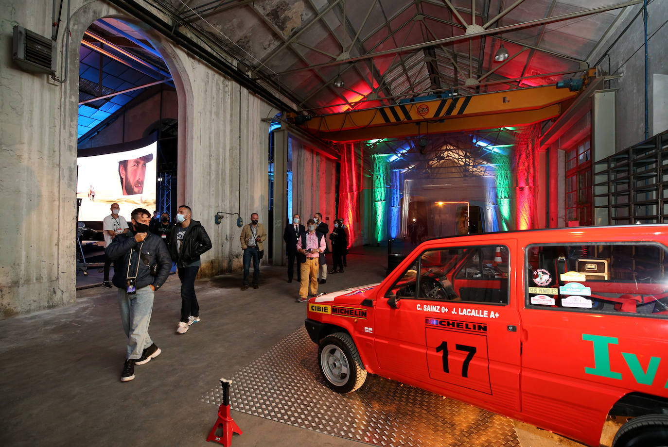 La Fábrica de los Premios Princesa reúne desde un autocine hasta distintas actividades como recitales poéticos, sala de rally virtual o conciertos. Todo ello en las instalaciones de la Fábrica de Armas de la Vega. 