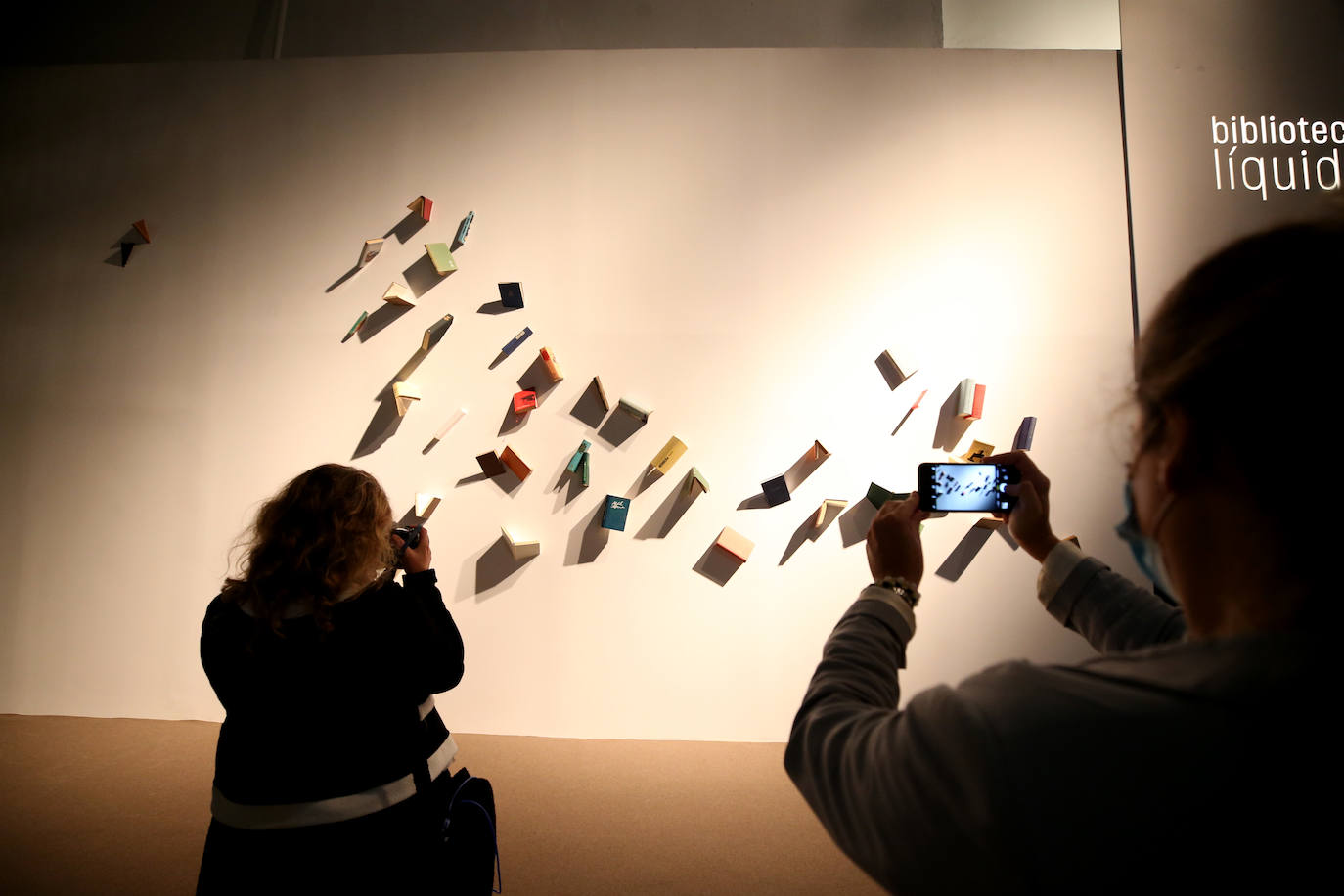 La Fábrica de los Premios Princesa reúne desde un autocine hasta distintas actividades como recitales poéticos, sala de rally virtual o conciertos. Todo ello en las instalaciones de la Fábrica de Armas de la Vega. 