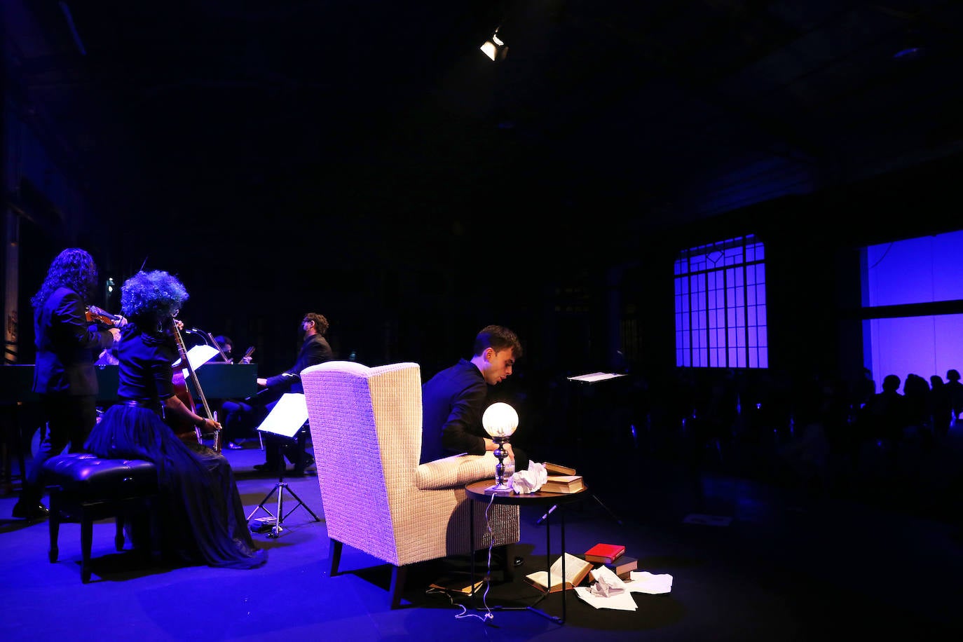 La Fábrica de los Premios Princesa reúne desde un autocine hasta distintas actividades como recitales poéticos, sala de rally virtual o conciertos. Todo ello en las instalaciones de la Fábrica de Armas de la Vega. 