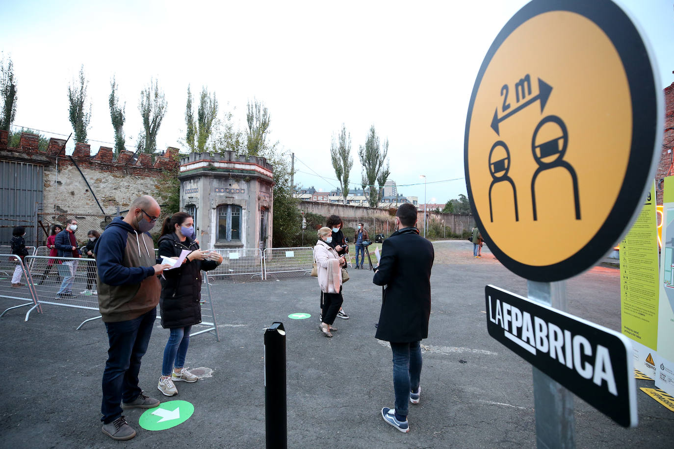 La Fábrica de los Premios Princesa reúne desde un autocine hasta distintas actividades como recitales poéticos, sala de rally virtual o conciertos. Todo ello en las instalaciones de la Fábrica de Armas de la Vega.