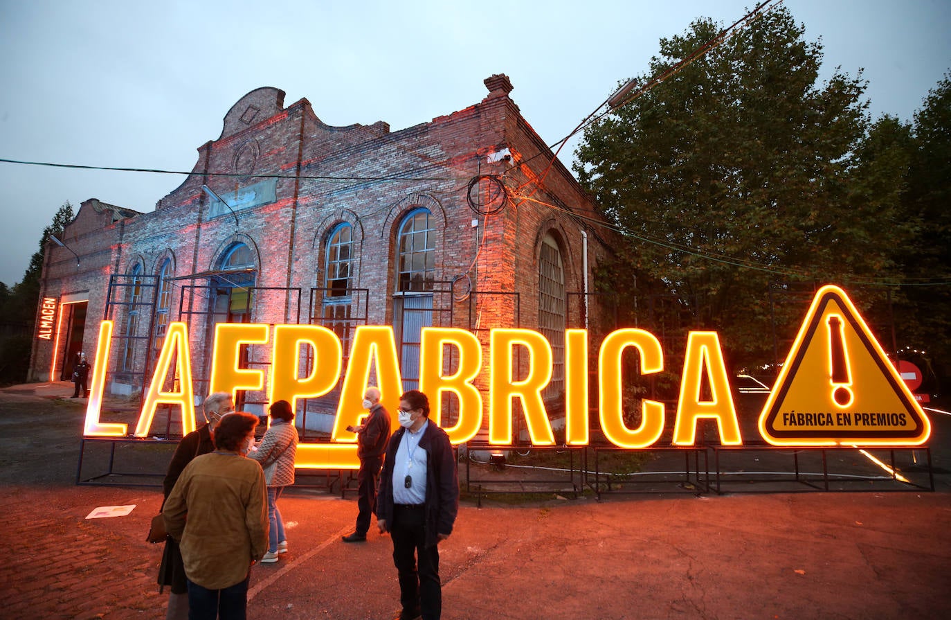 La Fábrica de los Premios Princesa reúne desde un autocine hasta distintas actividades como recitales poéticos, sala de rally virtual o conciertos. Todo ello en las instalaciones de la Fábrica de Armas de la Vega. 