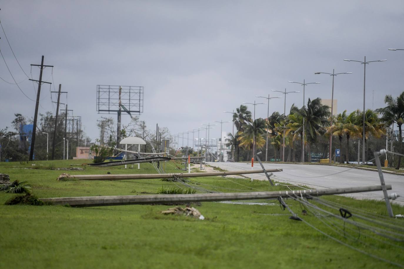 El huracán Delta genera múltiples incidencias en el caribe mexicano a su paso por la península del Yucatán