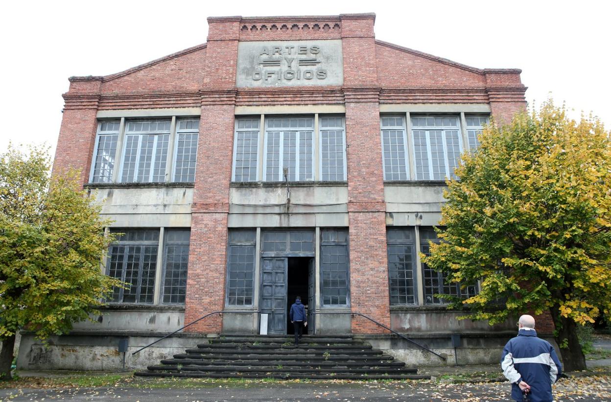 El edificio de la antigua Escuela de Artes y Oficios de la fábrica de armas de La Vega. 