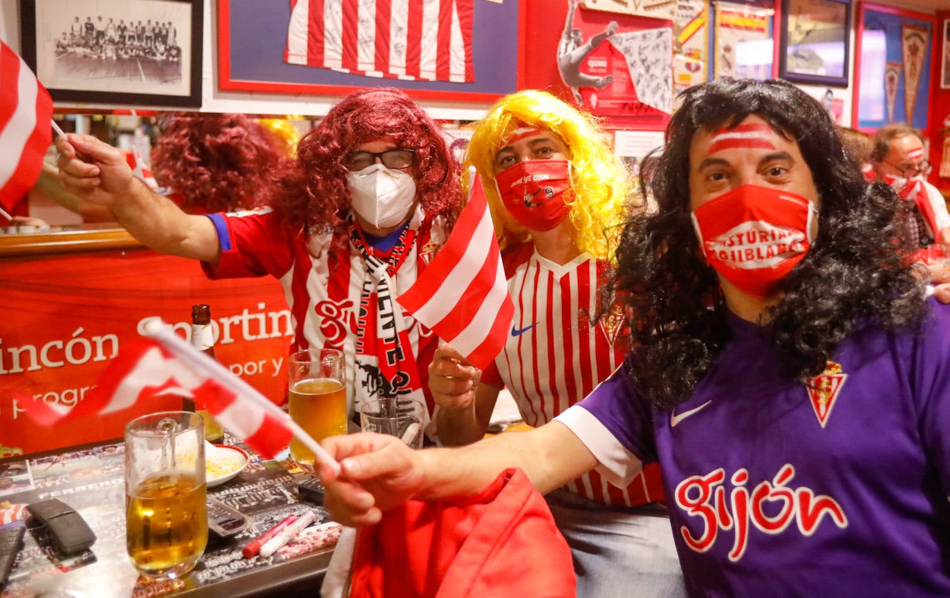 Los aficionados del Real Oviedo y del Sporting han disfrutado del derbi asturiano lejos del estadio Carlos Tartiere, pero eso no le ha restado intensidad al derbi asturiano. 