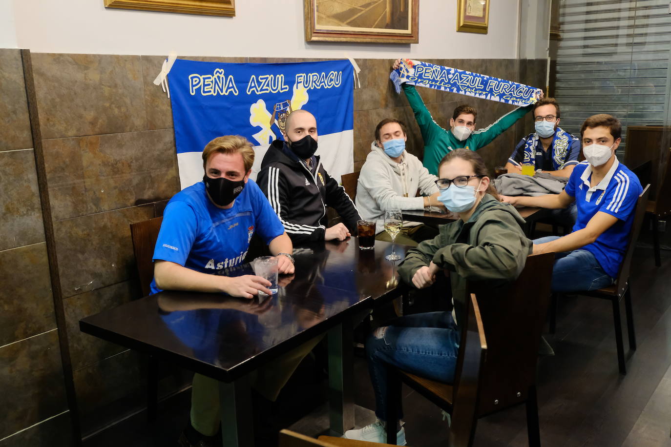 Los aficionados del Real Oviedo y del Sporting han disfrutado del derbi asturiano lejos del estadio Carlos Tartiere, pero eso no le ha restado intensidad al derbi asturiano. 