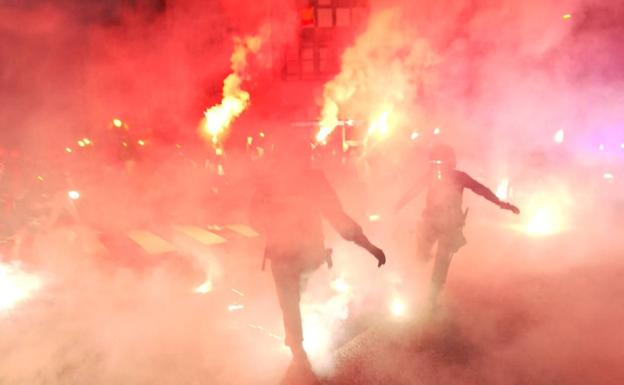 Vídeo: así fue el impactante recibimiento al Real Oviedo por la afición azul