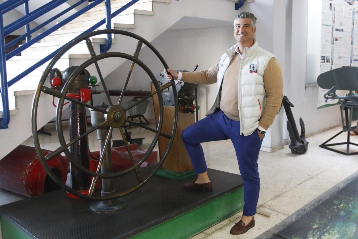 El capitán Luis Balbín, en el CIFP del Mar. 