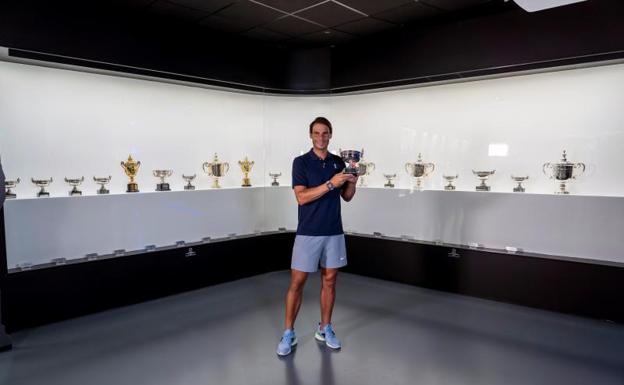 Rafa Nadal, con su decimotercer trofeo conquistado en Roland Garros. 