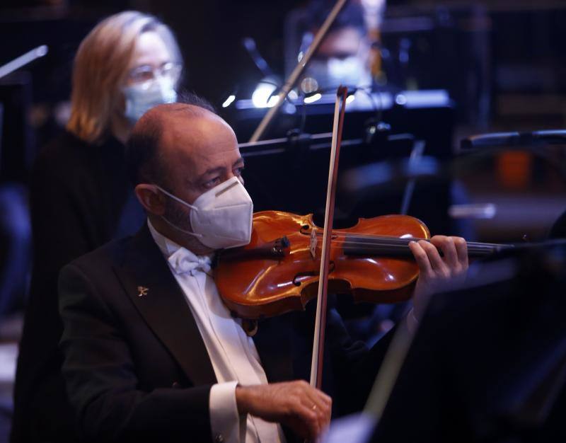 La Orquesta Sinfónica del Principado (OSPA) interpretó este jueves las obras más representativas de los Premios Princesa de Asturias de las Artes: Ennio Morricone y John Williams. Todo ello bajo la dirección de Andrea Morricone y Óliver Díaz.