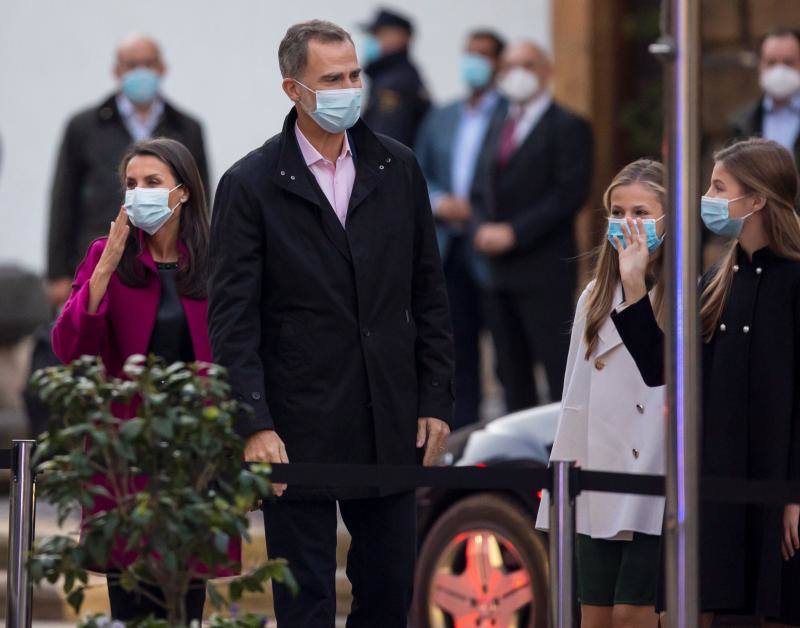 Felipe VI, la Reina Letizia, la Princesa Leonor y la infanta Sofía han recorrido las instalaciones culturales de la Semana de los Premios Princesa