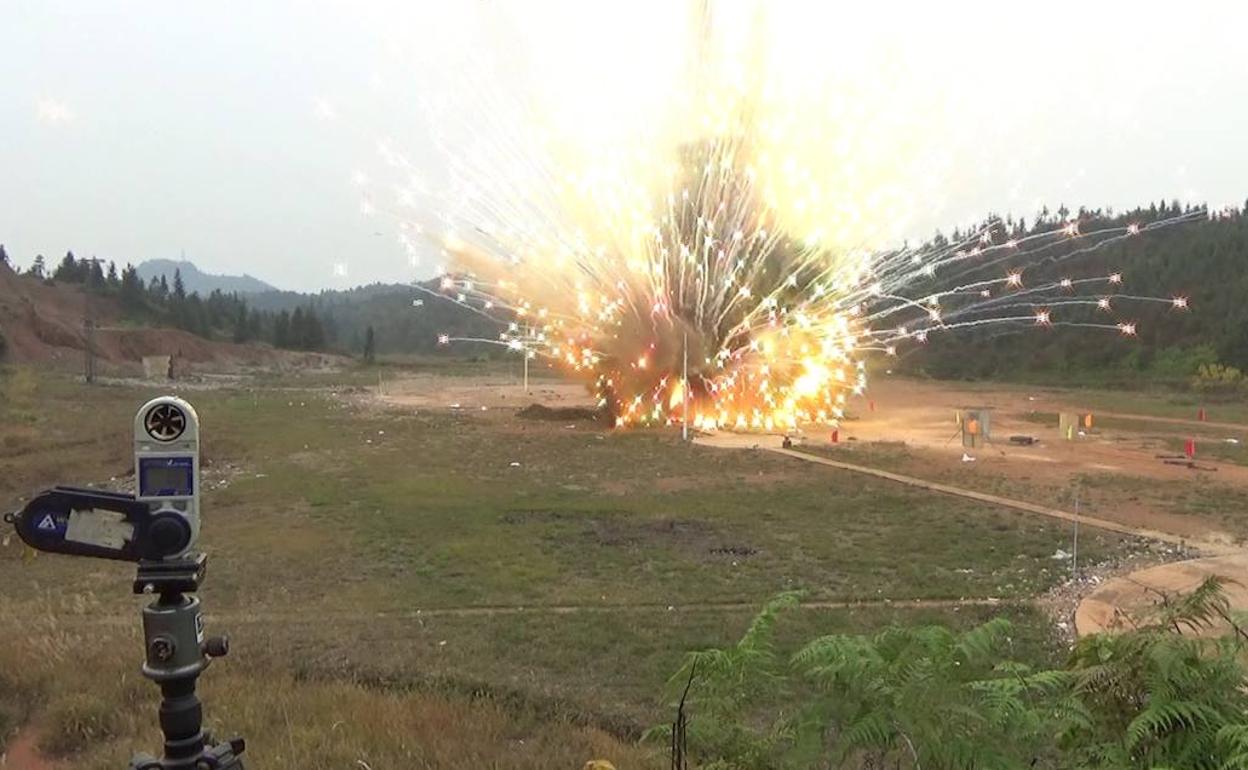 Ensayo de una explosión del Laboratorio Madariaga en uno de sus centros.