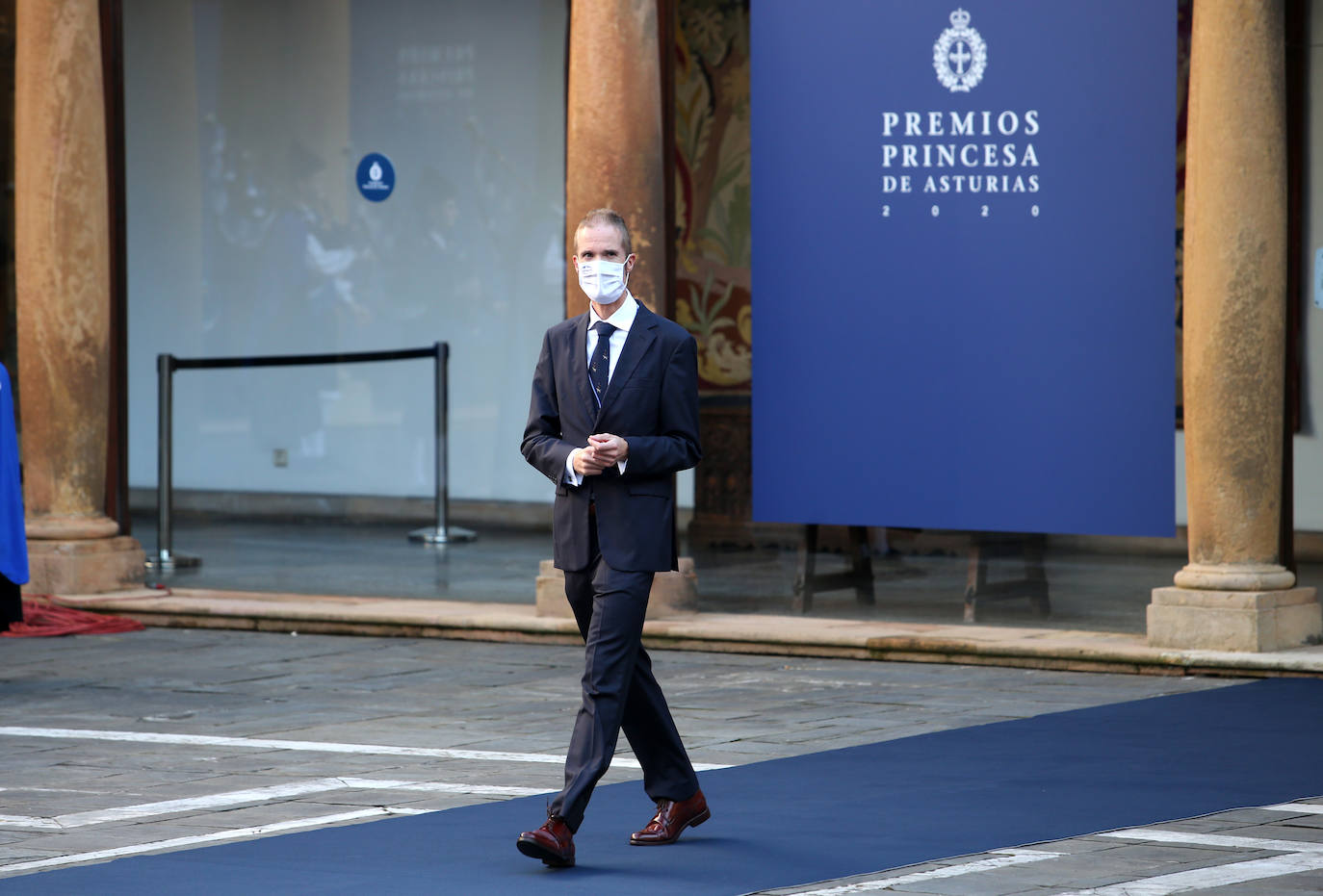 Fueron menos de medio centenar de personas las que accedieron al interior del salón del Hotel Reconquista donde este año, de manera excepcional, tuvo lugar la ceremonia de entrega de los Premios Princesa de Asturias.