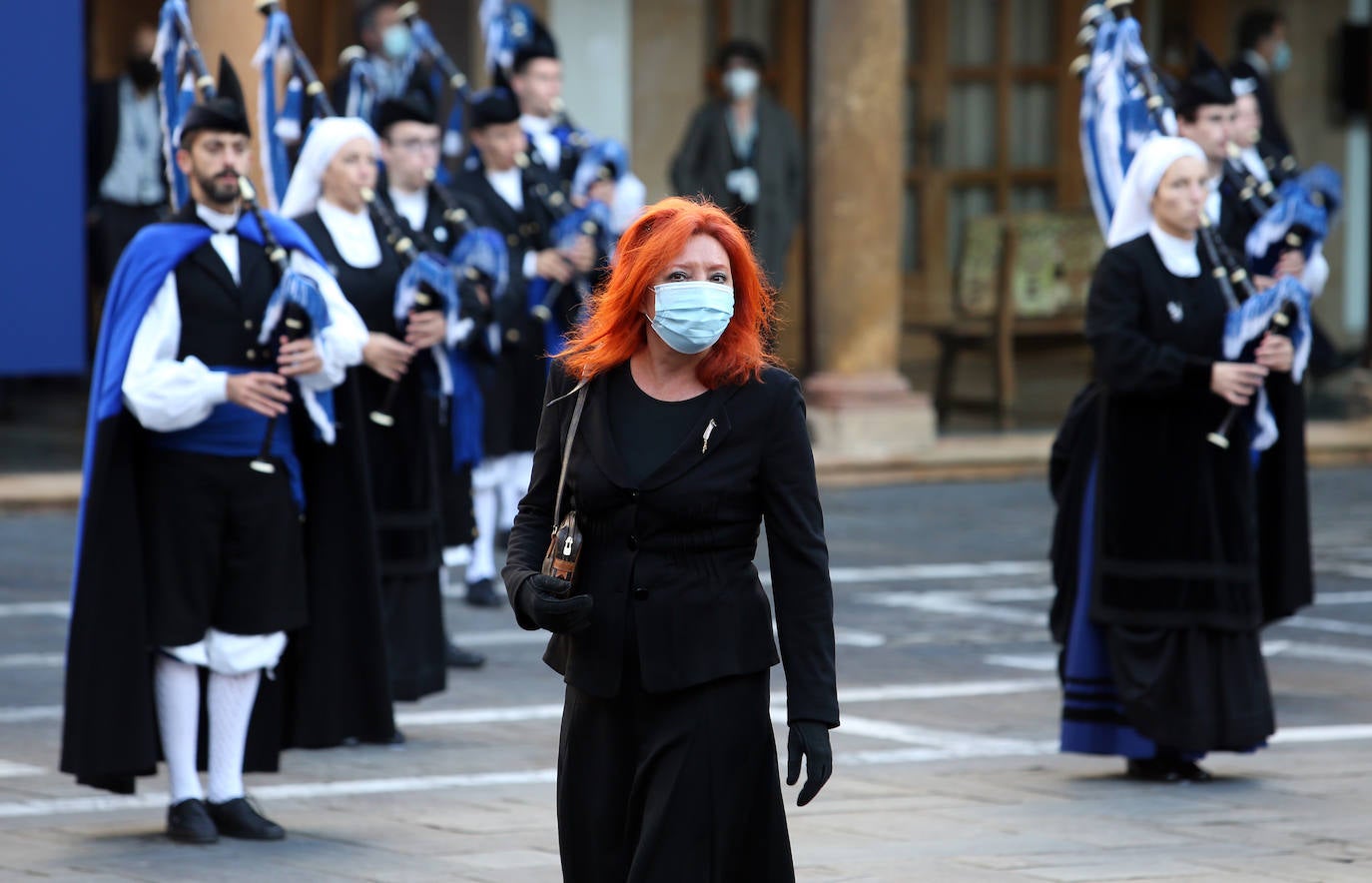 Fueron menos de medio centenar de personas las que accedieron al interior del salón del Hotel Reconquista donde este año, de manera excepcional, tuvo lugar la ceremonia de entrega de los Premios Princesa de Asturias.