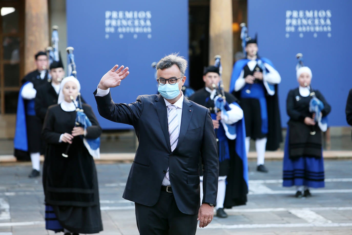 Fueron menos de medio centenar de personas las que accedieron al interior del salón del Hotel Reconquista donde este año, de manera excepcional, tuvo lugar la ceremonia de entrega de los Premios Princesa de Asturias.