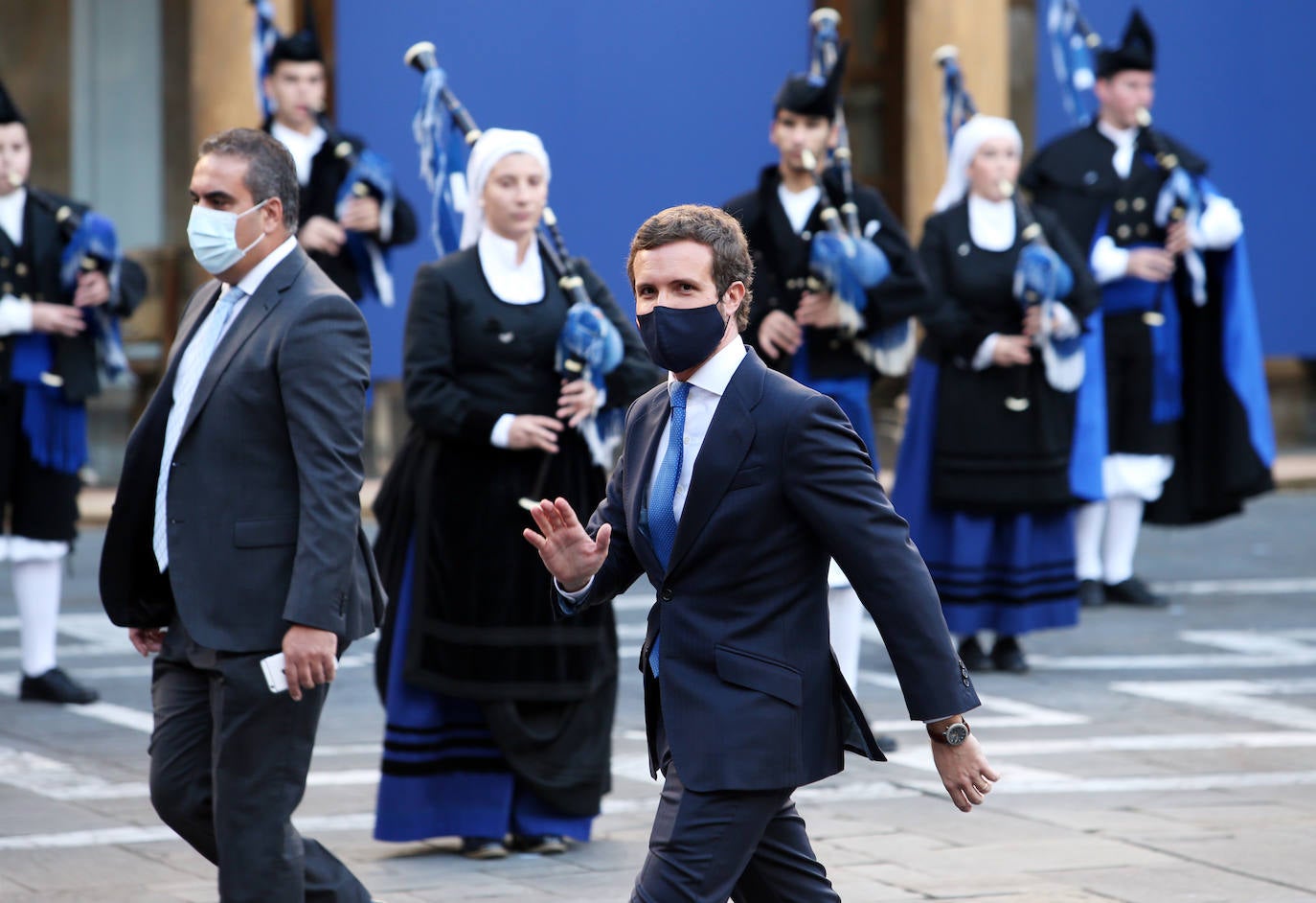 Fueron menos de medio centenar de personas las que accedieron al interior del salón del Hotel Reconquista donde este año, de manera excepcional, tuvo lugar la ceremonia de entrega de los Premios Princesa de Asturias.