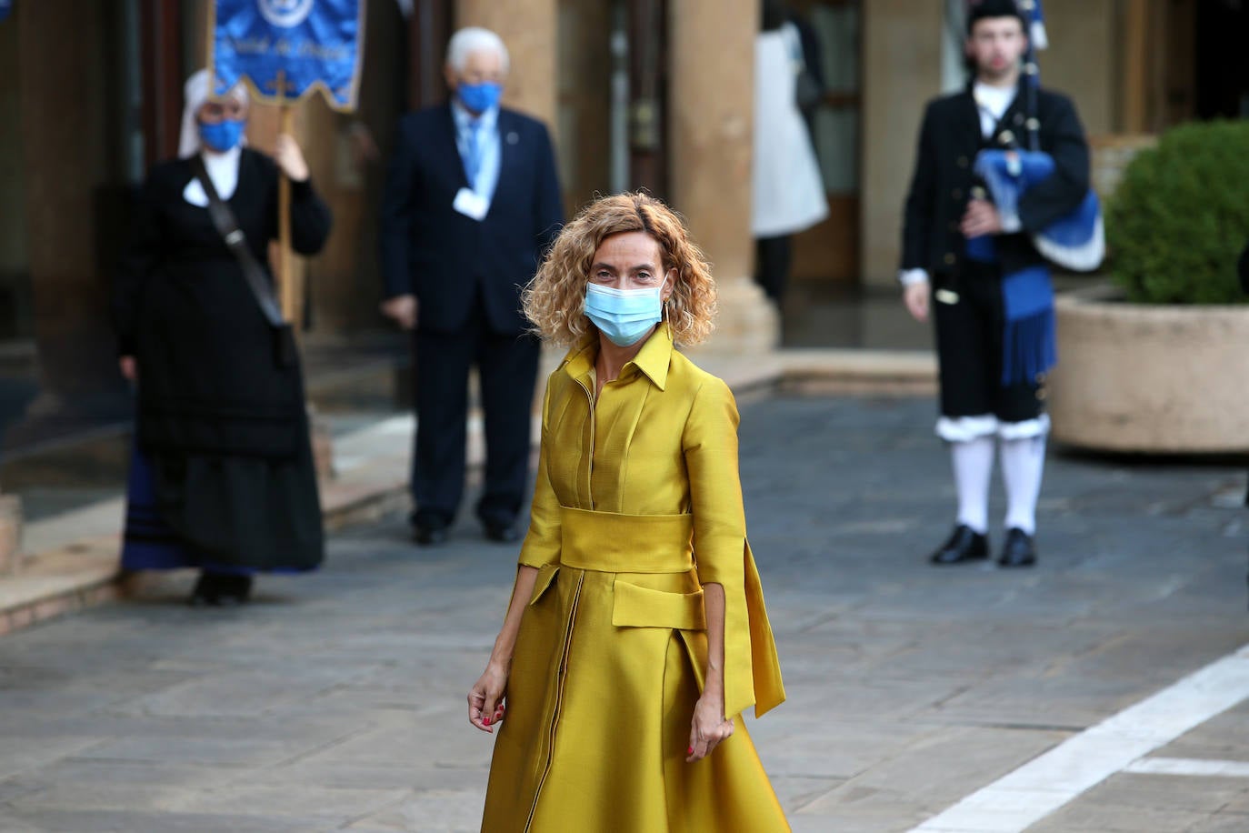 Fueron menos de medio centenar de personas las que accedieron al interior del salón del Hotel Reconquista donde este año, de manera excepcional, tuvo lugar la ceremonia de entrega de los Premios Princesa de Asturias.