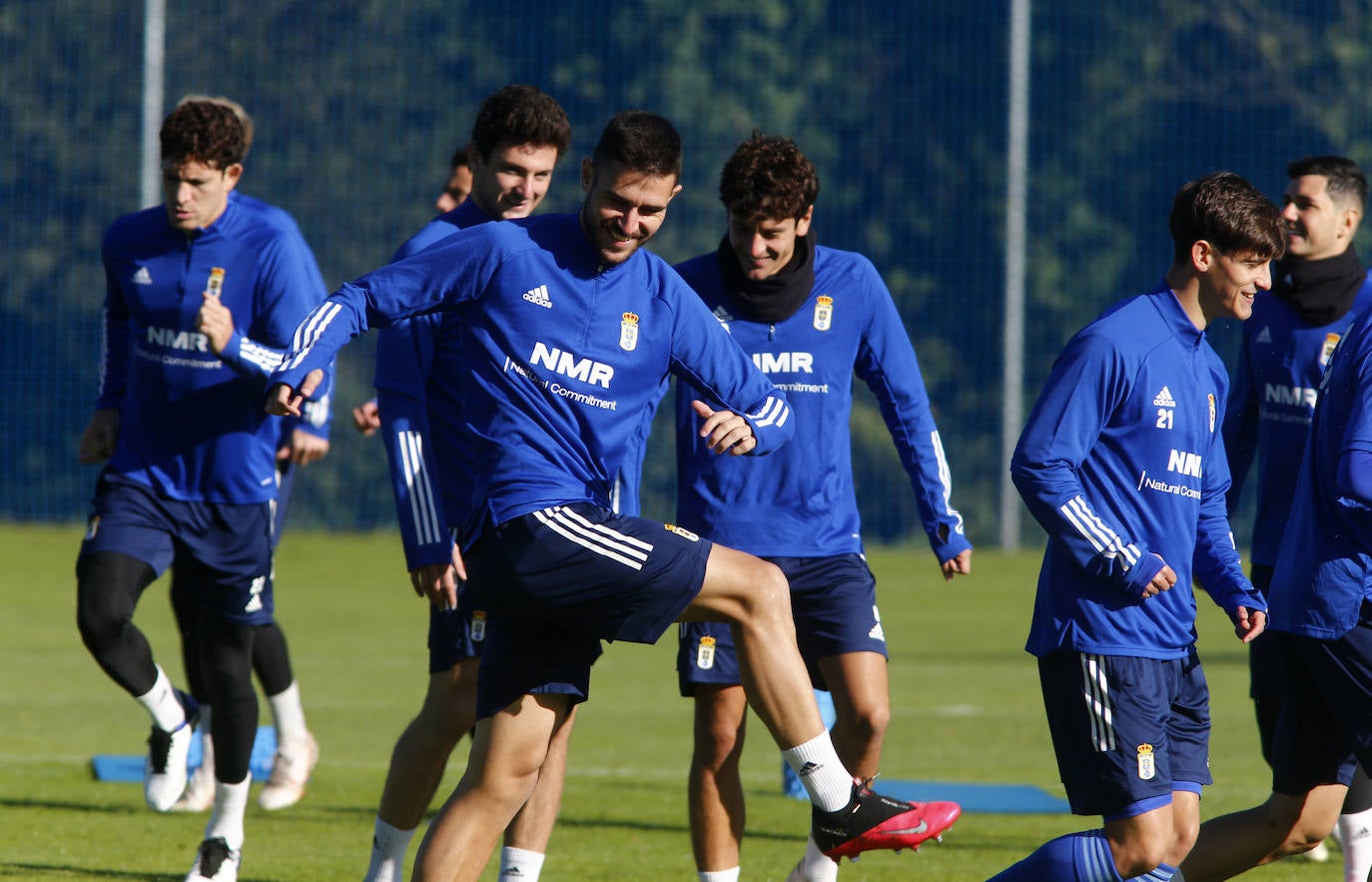 Los jugadores del Real Oviedo entrenan el viernes previo al encuentro contra el Girona 