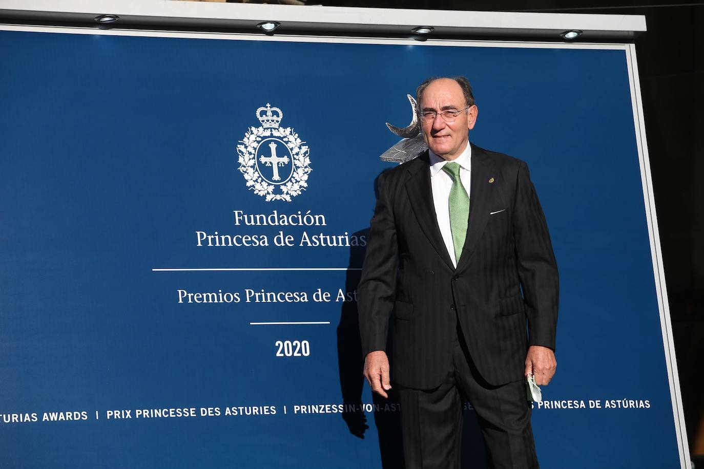 Premiados, patronos de la Fundación Princesa de Asturias y presidentes de los jurados de cada uno de los galardones han acudido a la recepción que la Familia Real ha ofrecido en el Hotel de la Reconquista.