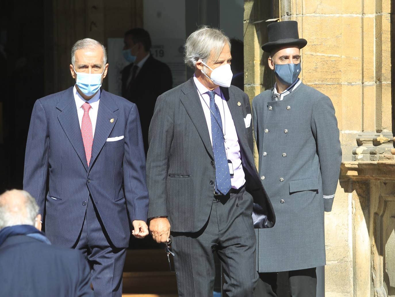 Premiados, patronos de la Fundación Princesa de Asturias y presidentes de los jurados de cada uno de los galardones han acudido a la recepción que la Familia Real ha ofrecido en el Hotel de la Reconquista.