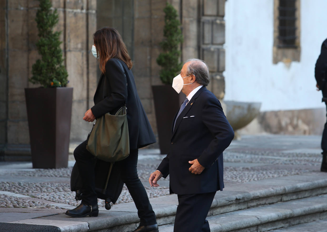 Premiados, patronos de la Fundación Princesa de Asturias y presidentes de los jurados de cada uno de los galardones han acudido a la recepción que la Familia Real ha ofrecido en el Hotel de la Reconquista.