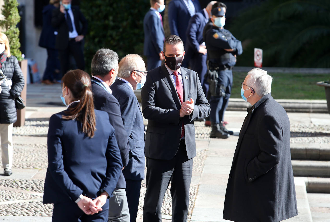 Premiados, patronos de la Fundación Princesa de Asturias y presidentes de los jurados de cada uno de los galardones han acudido a la recepción que la Familia Real ha ofrecido en el Hotel de la Reconquista.