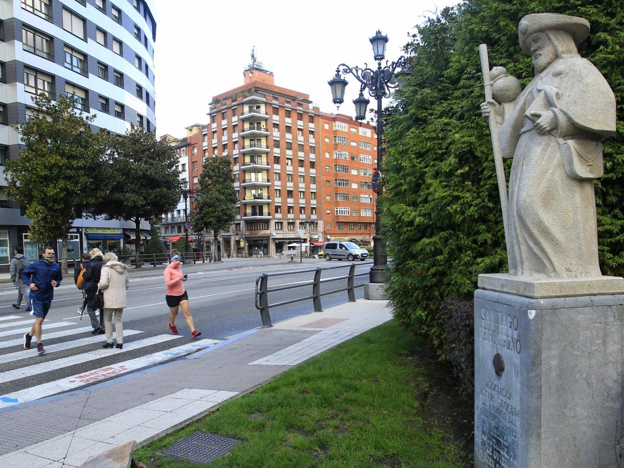 La estatua de Santiago Peregrino en San Lázaro. 