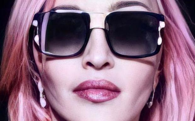 Madonna cambia de look y se pasa al rosa