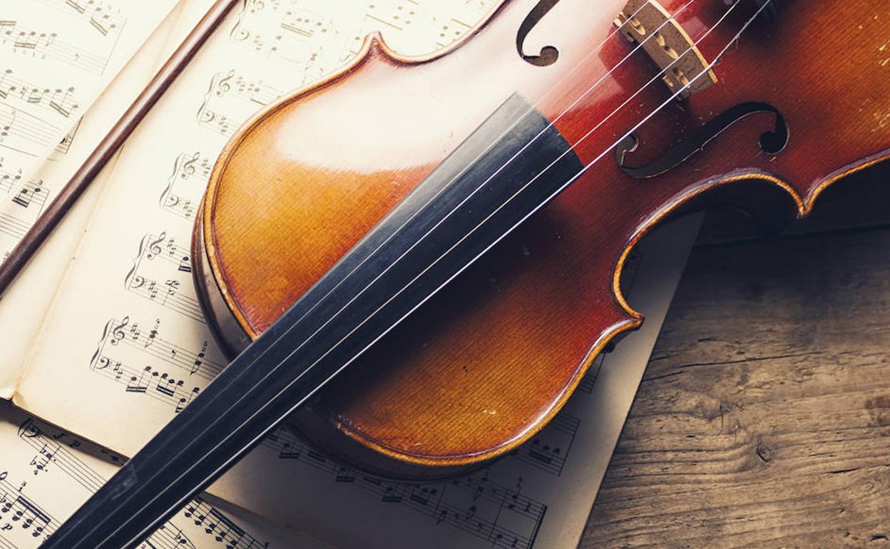 El violinista Jesús Reina sustituye a Esther Yoo en un concierto de la OSPA